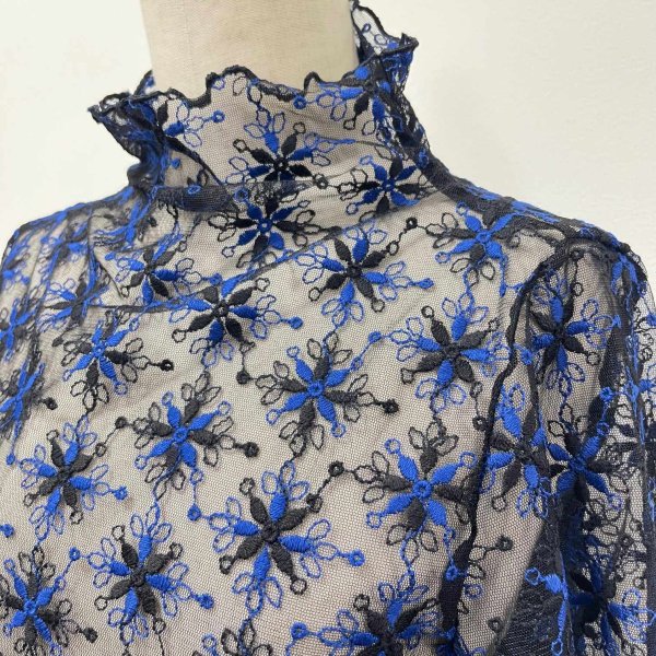 画像8: 刺繍入りチュールレース ボトルネックプルオーバー (8)