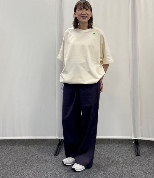 画像2: クローバー刺繍入り　裾ドローストリングス　ＢIGＴシャツ (2)