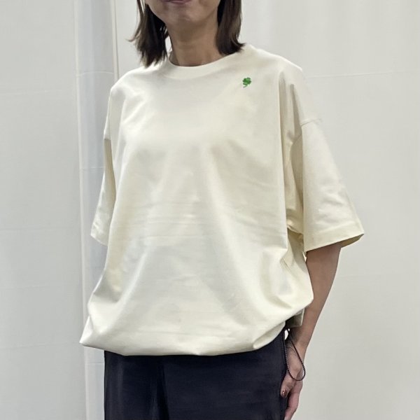 画像1: クローバー刺繍入り　裾ドローストリングス　ＢIGＴシャツ (1)