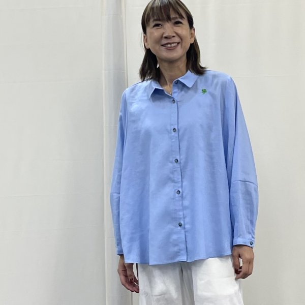 画像2: クローバー刺繡入り　ラウンドシャツ (2)