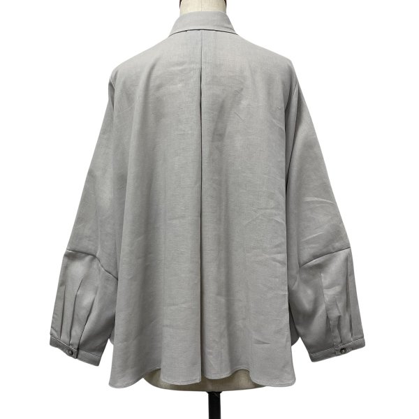 画像10: クローバー刺繡入り　ラウンドシャツ (10)