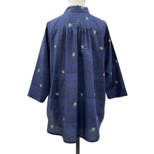 画像16: レース＆クローバー刺繡プリント　ラグランシャツ (16)